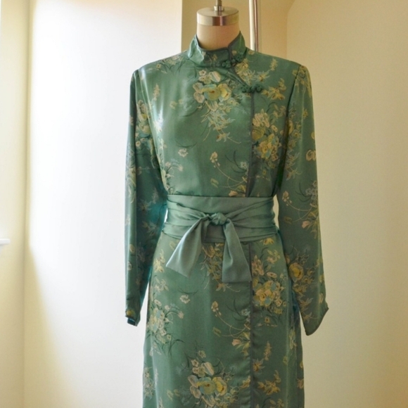 Vintage Floral Silk Asian Robe/Dressing Gown